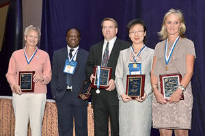 山东局鲍蕾博士获“AOAC国际资深科学家终身奖”