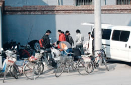 “席地办公”得改改了